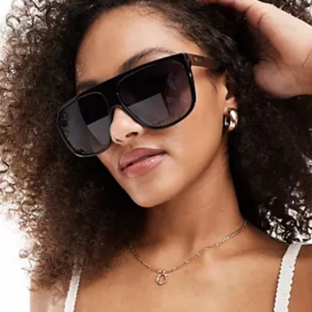 Quay No Curfew Oversized Shield Black Polarized Sunglasses NEW with Hard Case